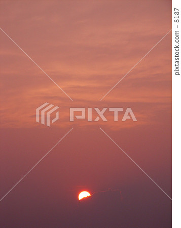 在雲彩的日落 8187