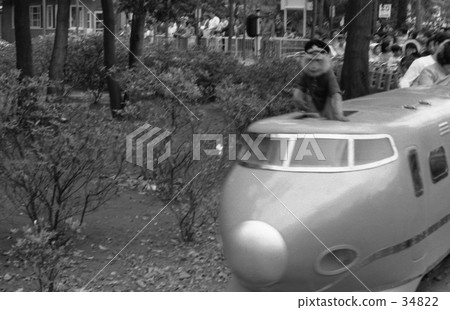 Ueno Zoo · "Monkey Train" May 1945 Ueno Zoo · "Monkey Train" May 1945 34822