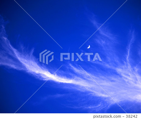 在藍天的月亮 38242