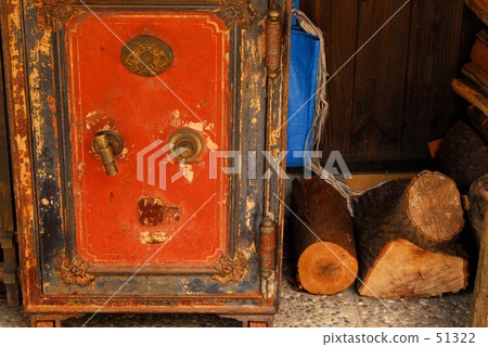 Old safe Old safe 51322