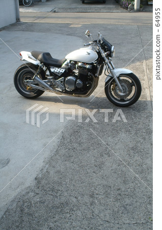 一輛摩托車 64955