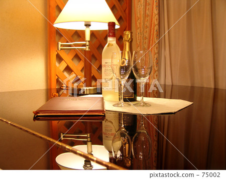 Wine and piano Wine and piano 75002