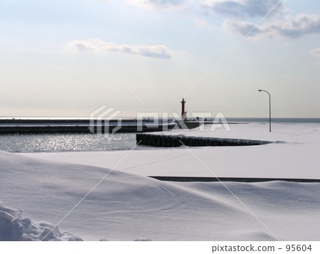 Snow and lighthouse 95604