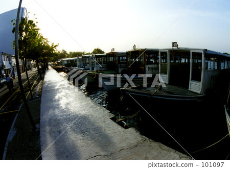 多尼在船碼頭 多尼在船碼頭 101097