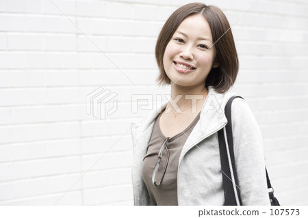 面向前方 白天 灰 107573