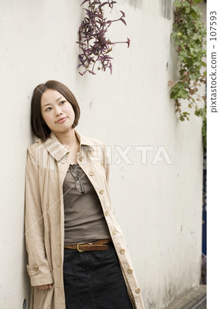 慢慢地 徐徐 白牆 107593