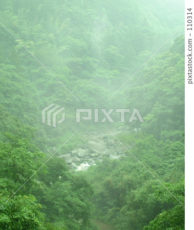 Oigawa在雨中抽煙 110314