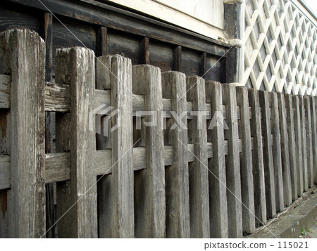 Old home walls and fences Old home walls and fences 115021