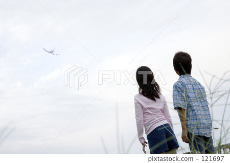 forward facing, looking up, shirt 121697