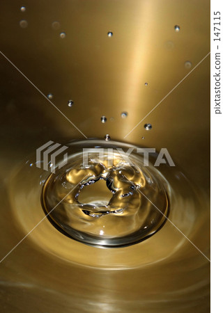 Gold water 147115