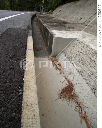 ditch, go up, rise 150646