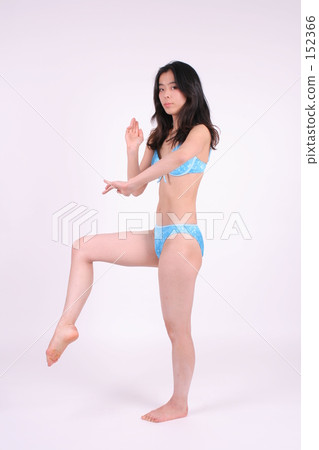 穿著泳衣鍛煉身體 152366