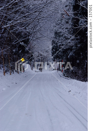 Snow-covered road Snow-covered road 157001