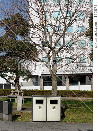 City garbage can 163075