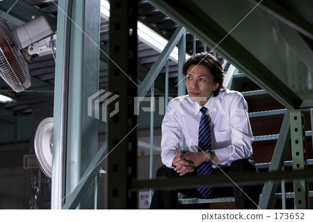 portrait photograph, parcel delivery, worried 173652