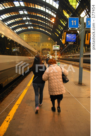Milan Central Station Family 177454