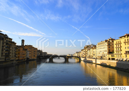 Florence Arno River Santa Trinita Bridge 177820