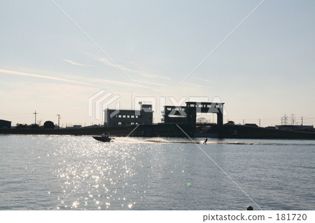 水淹到河邊 181720