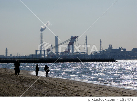 生活在自然與人工之間空間的人類 生活在自然與人工之間空間的人類 185478