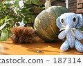 Elephant and scoop and pumpkin 187314