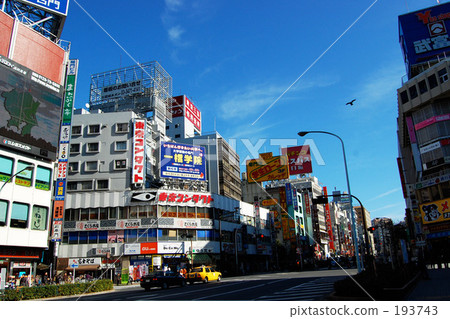 takadanobaba, downtown area, crossing 193743