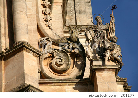 Statue of the Sacred and Ragusa walking church 201177