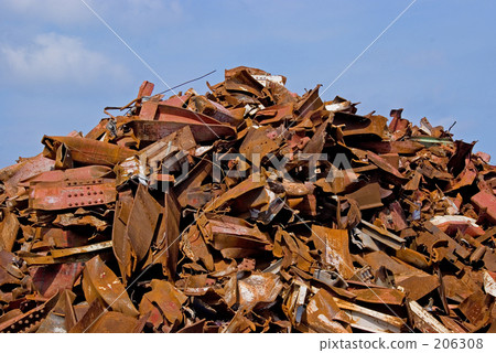 Mountain of iron scrap 206308