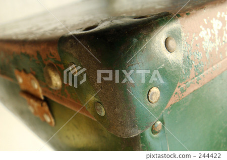 Scratched trunk Scratched trunk 244422