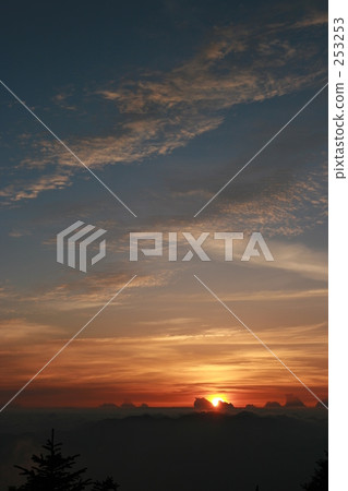 Mountain sunrise Mountain sunrise 253253