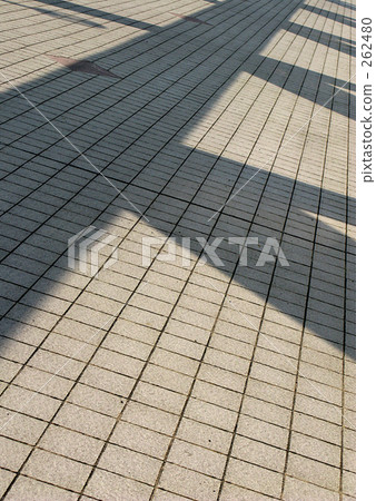 人行道和柱子的陰影 262480