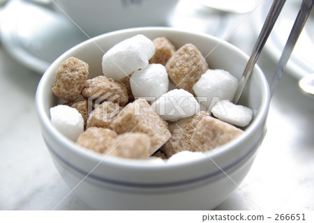 White or brown. 266651