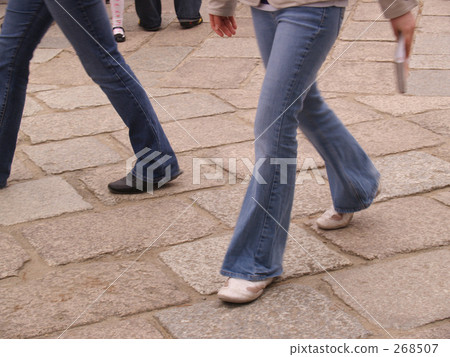 Nara walking dashingly Nara walking dashingly 268507