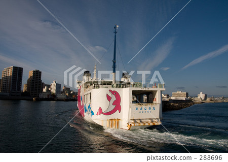 Entering the port 288696