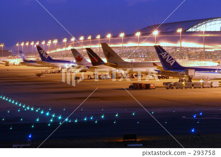 Night's International Airport 293758