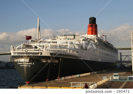 Queen Elizabeth 2 295471