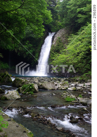 Rinnon's Fall (Vertical composition) Rinnon's Fall (Vertical composition) 296899