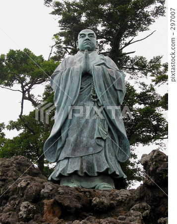 Nichiren saint statue 297007