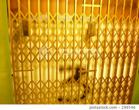 Retro Elevator Retro Elevator 299546