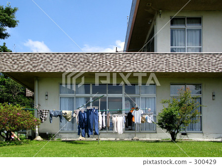 在陽光明媚的一天 在陽光明媚的一天 300429