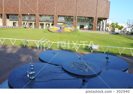 Flower clock and water fountain Flower clock and water fountain 302940