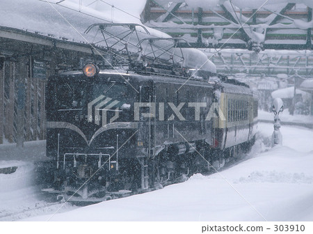 在暴風雪中 在暴風雪中 303910