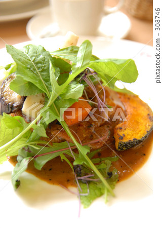 Grilled chicken with herbs Grilled chicken with herbs 308746