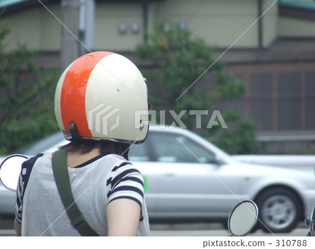 頭盔和滑板車 310788