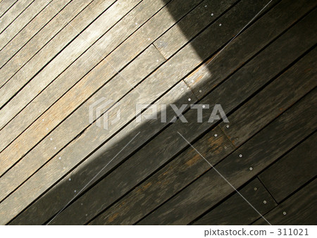木甲板和陰影 311021