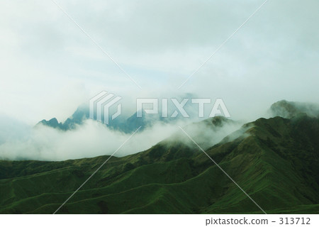 Mountains and clouds of Aso Mountains and clouds of Aso 313712
