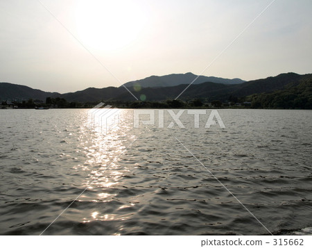 Shining lake 315662