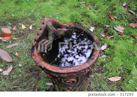 Unglazed fountain 317293