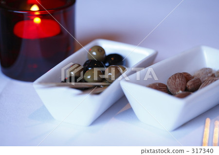 Olive and almonds 317340