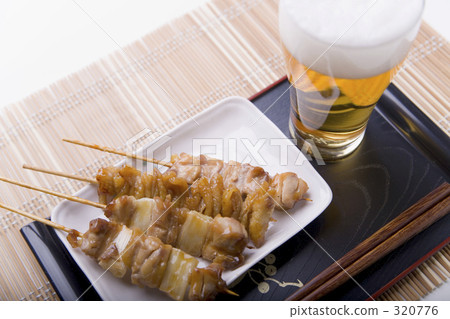 日式烤雞串 雞肉烤串 啤酒 320776