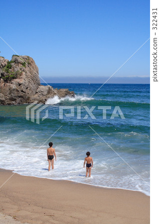 Brothers swimming in the sea Brothers swimming in the sea 322431